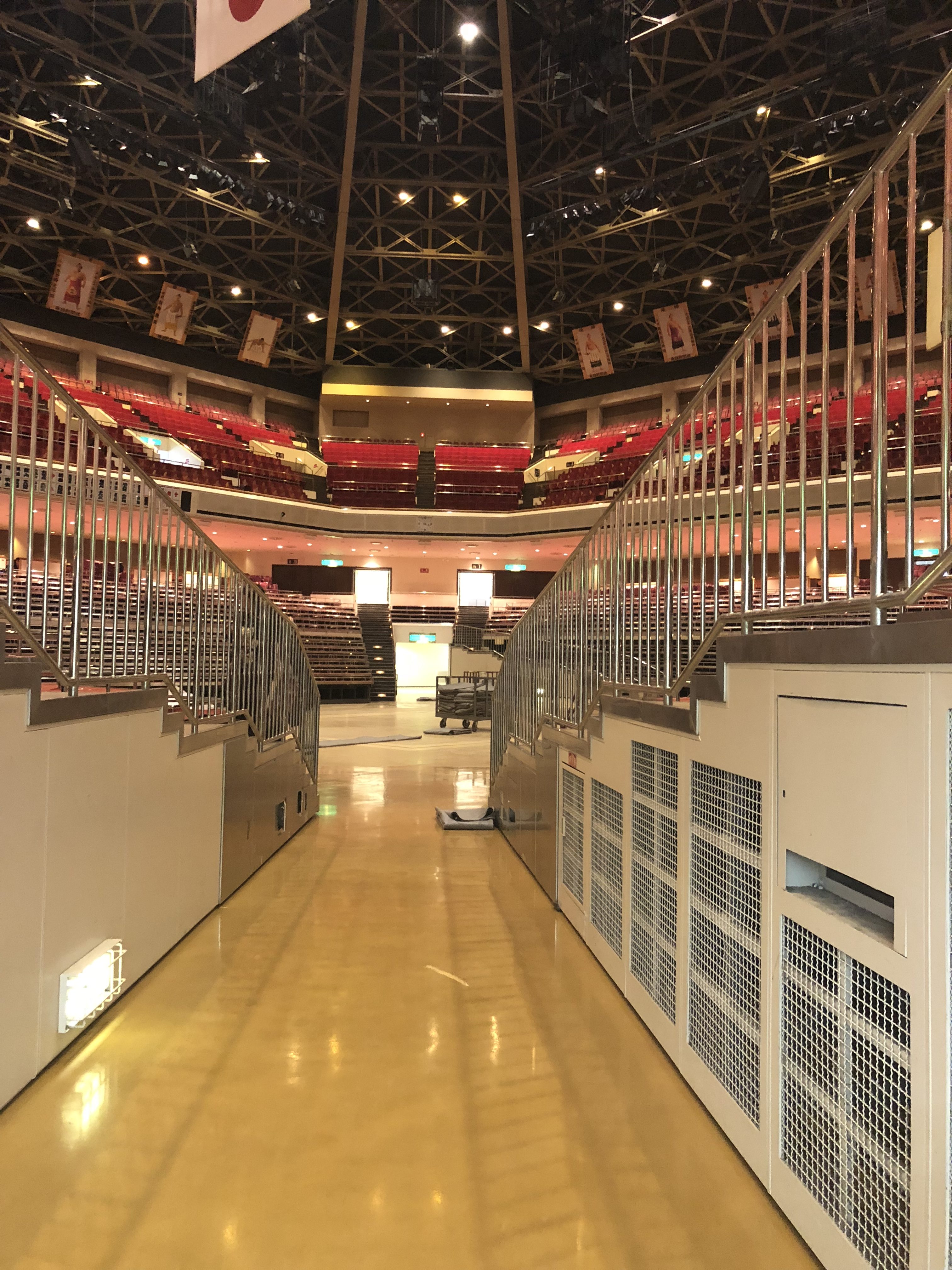 国技館と高齢者【高齢者にも優しい国技館づくりを】│横綱物語